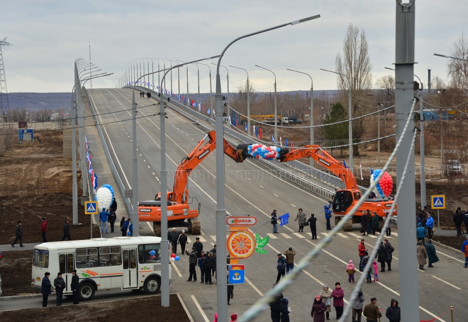 К юбилею открытия моста Победы. Они вошли в историю, пройдя по новому мосту самыми первыми!